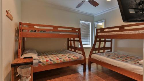 Playa Blanca - Steps to the beach Sleeps 14 has community pool photo 30