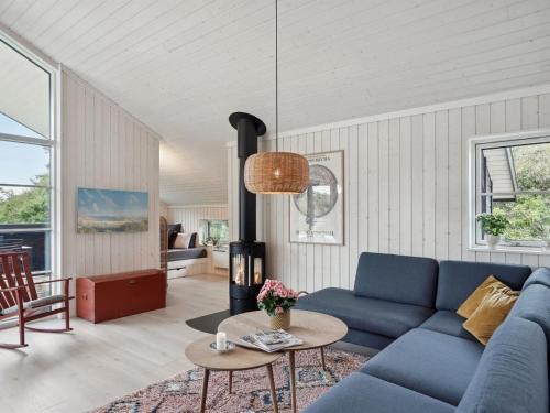 Posezení v ubytování Holiday Home Annvy - 400m from the sea by Interhome