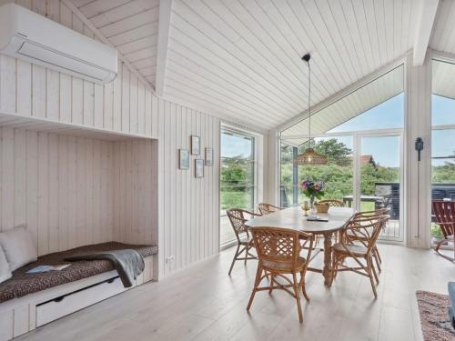 Balkón nebo terasa v ubytování Holiday Home Annvy - 400m from the sea by Interhome