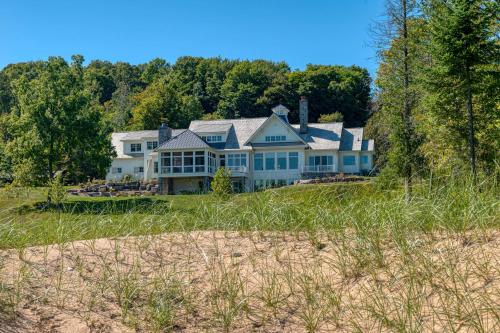 Torch Lake Grand – Photos 2