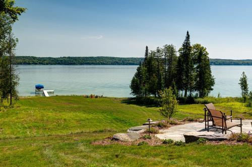 Torch Lake Grand – Photos 3