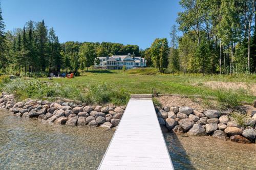 Torch Lake Grand – Photos 5