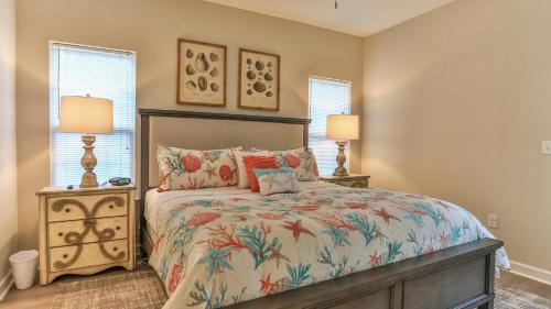 Ένα ή περισσότερα κρεβάτια σε δωμάτιο στο After Dune Delight - 3 blocks to the beach less than a mile to Seaside!