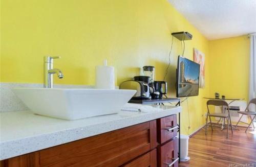 Relaxing Ocean View Boutique Condo - 20F_3