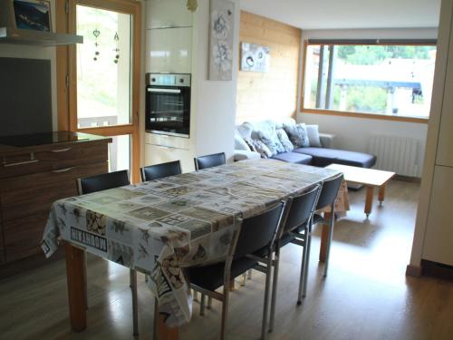 Appartement Châtel, 3 pièces, 6 personnes - FR-1-200-245にあるレストランまたは飲食店