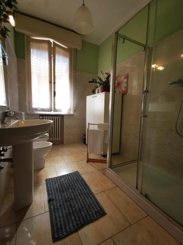 a bathroom with a shower and a toilet and a sink at B&B Ospedale Maggiore Parma affittacamere in Parma
