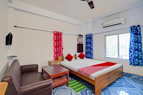 a bedroom with a bed and a couch and a chair at SPOT ON dm2 resort Kolaghata in Kola