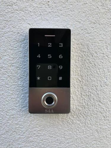 a black remote control on a white wall at Wohnen im Grünen in Pregarten