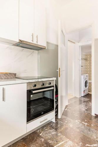 Renovated Central Apt-3min from Metro Station