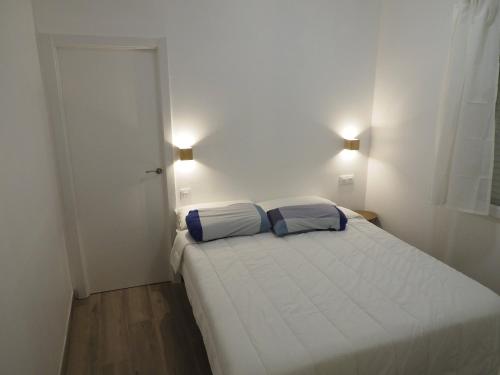 Llit o llits en una habitació de Precioso apartamento en Cuatro Caminos by beBalmy