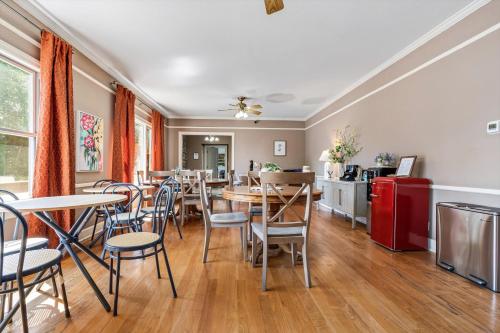 Dapur atau dapur kecil di Cinnamon Bear Creekside Inn