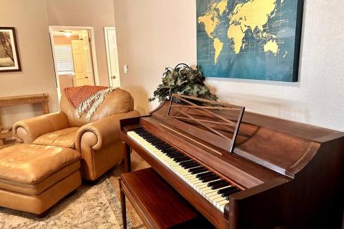 Zona de estar de Mesa Oasis Private Pool Spacious! 10+ guests 7 Beds New, Great Location!
