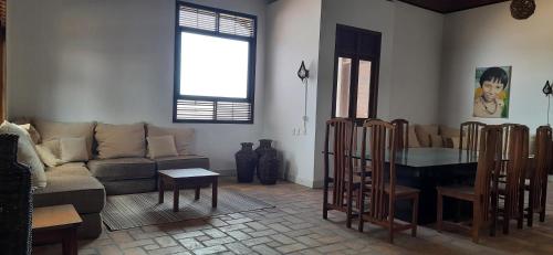 a living room with a couch and a table at Casa Grande in Galinhos