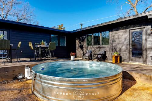 a hot tub in the backyard of a house at Mojito Haus with Hot tub in Fredericksburg