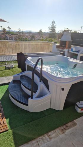 Bazén v ubytování Luxury Beach House with Terrace San Juan Alicante nebo v jeho okolí
