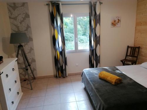 a bedroom with a bed and a window at Gite La Passerelle de Giez - Vienne (86) Poitou-Charentes in Marigny-Chemereau