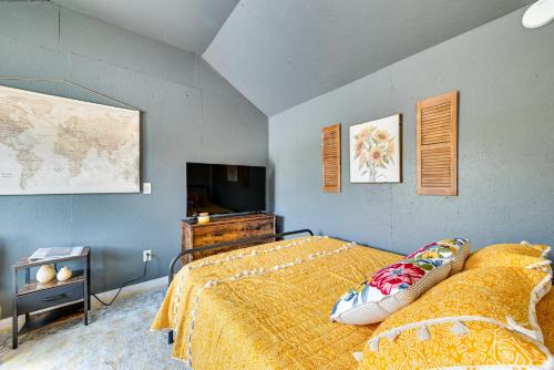 a bedroom with a bed and a flat screen tv at Brownsville Studio Cottage - Walk to Mammoth Cave! in Brownsville