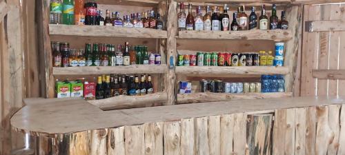 una habitación llena de muchas botellas de alcohol en Cozy Huts, en Nyandarua 