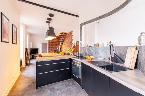 a kitchen with a sink and a counter top at Maison, appartement type Triplex atypique de charme in Saint-Brieuc