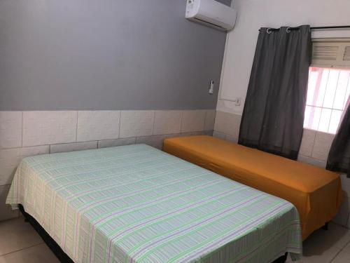 a bedroom with two beds and a window at CASA TEMPORADA PRADO-BA in Prado