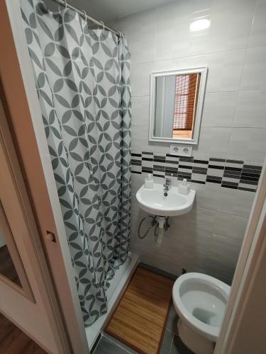 a bathroom with a toilet and a sink at Alanta Apartments in Madrid