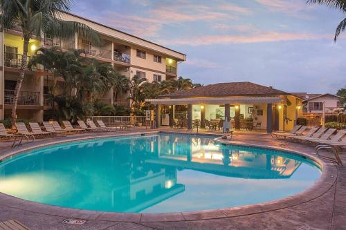 a large swimming pool in front of a hotel at Beautiful 2 bedroom Condo @ Kona! in Kailua-Kona