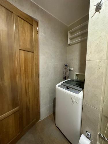 a small laundry room with a washer and dryer at PLAZA de NAVARRA in Bogotá