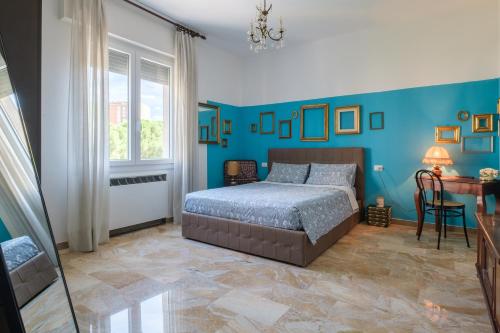 Katil atau katil-katil dalam bilik di Fabula Rooms 3 Suites with private bathroom