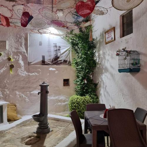 Ruang duduk di DOMUS CESARE - dimora storica totalmente in pietra nel cuore del centro storico con cabina doccia pietra in camera e zona relax esterna-historic residence entirely made of stone in the heart of the historic center with stone shower cabin in the room