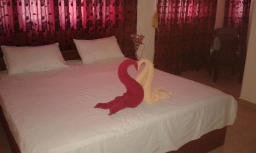Postel nebo postele na pokoji v ubytování Jordan River Hotel