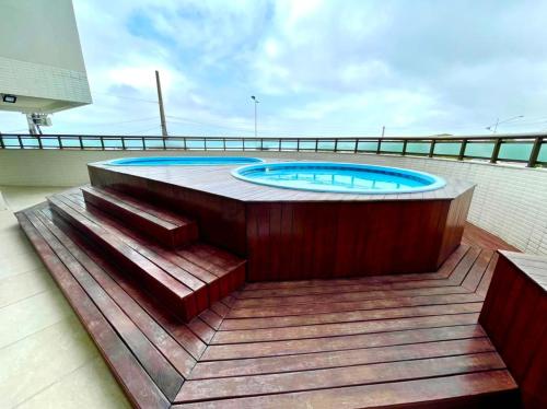a swimming pool on the deck of a ship at APARTAMENTO SOPHIA I - ORLA da PRAIA GRANDE in Arraial do Cabo