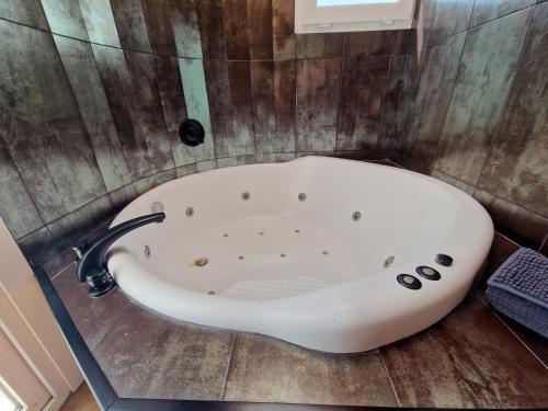 a bath tub in the corner of a bathroom at Villa Habibi Luxury 5B in Chayofa