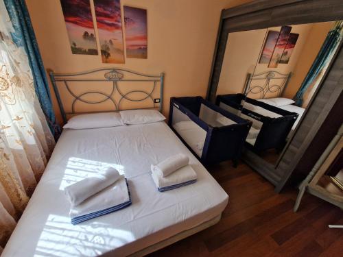 a bedroom with a bed with two towels on it at Villa Habibi Luxury 5B in Chayofa