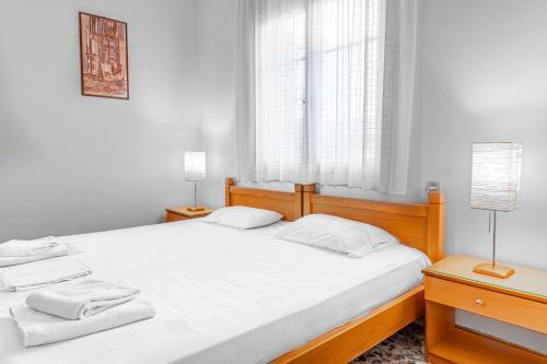 Ліжко або ліжка в номері La Skala Eressos Holiday Apartments