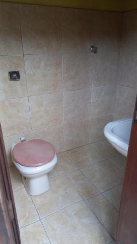 a bathroom with a toilet and a sink at Big Hostel Brasil in Manaus