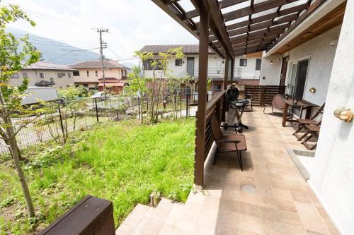 a patio with a view of a yard at Noël HAKONE SENGOKUHARA in Moto-hakone