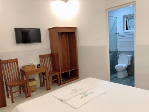 Ένα ή περισσότερα κρεβάτια σε δωμάτιο στο Khách Sạn Chiêu Chương