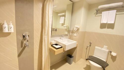 Bilik mandi di Swiss-Belcourt Bogor