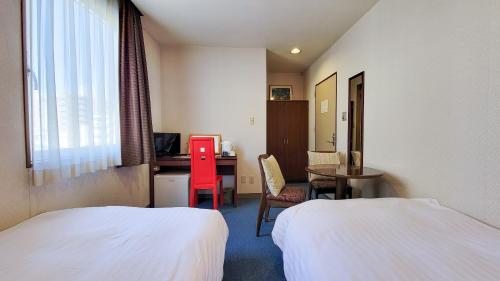 Una cama o camas en una habitación de Hotel Palms Tenmonkan