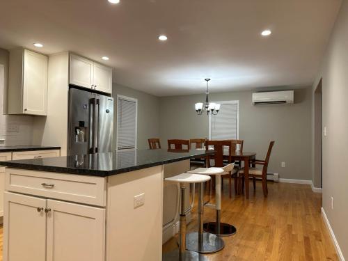 A cozinha ou cozinha compacta de Boston Single Family House - Super Quiet and Private