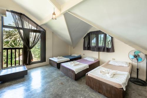 Postel nebo postele na pokoji v ubytování Ohana Resort Siargao