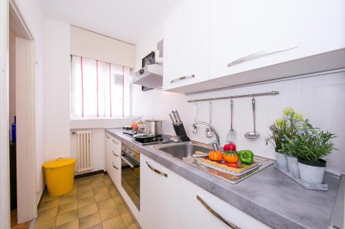 Kiki House for 4 with Balcony & Lift - Happy Rentals