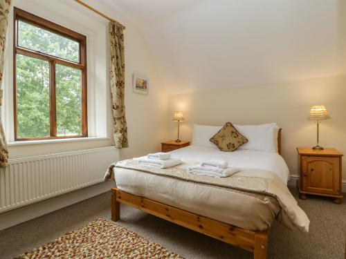 Posteľ alebo postele v izbe v ubytovaní Keepers Cottage