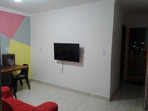TV i/ili multimedijalni sistem u objektu Casa de temporada Caípe