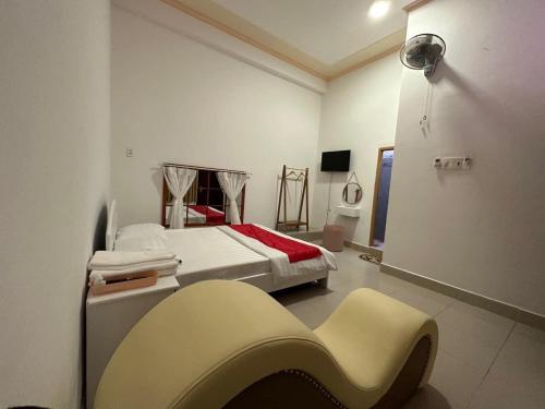 a bedroom with two beds and a tv in it at HomeStay 888 in Can Tho