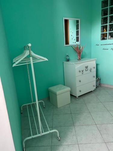 a blue room with a dresser and a towel at Il mondo di Leo in Tocco da Casauria