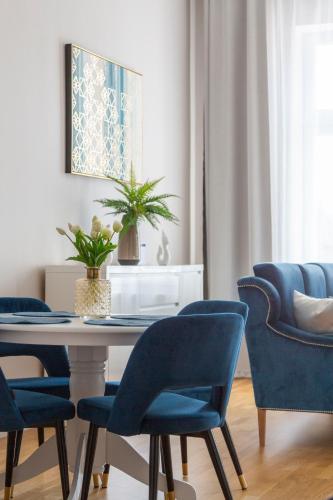 Ruang duduk di Luxury Royal Residence in the Heart of Budapest