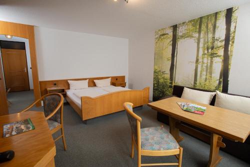Postel nebo postele na pokoji v ubytování Landhotel zum Stern