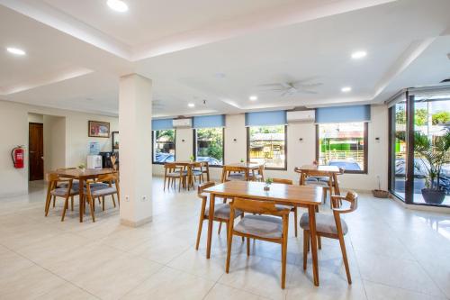 Restaurace v ubytování Liberta Home Seririt Bali