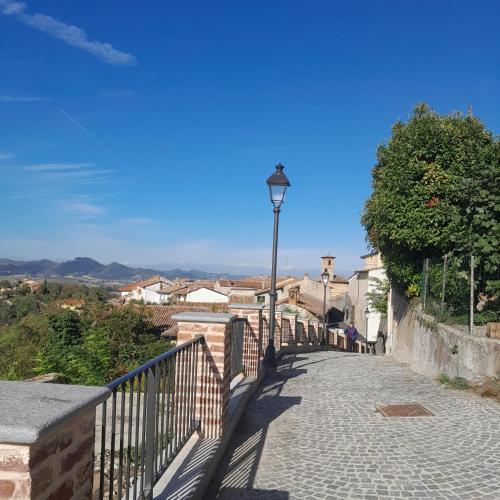 a street light on the side of a sidewalk at La Casetta di Treville in Ozzano Monferrato